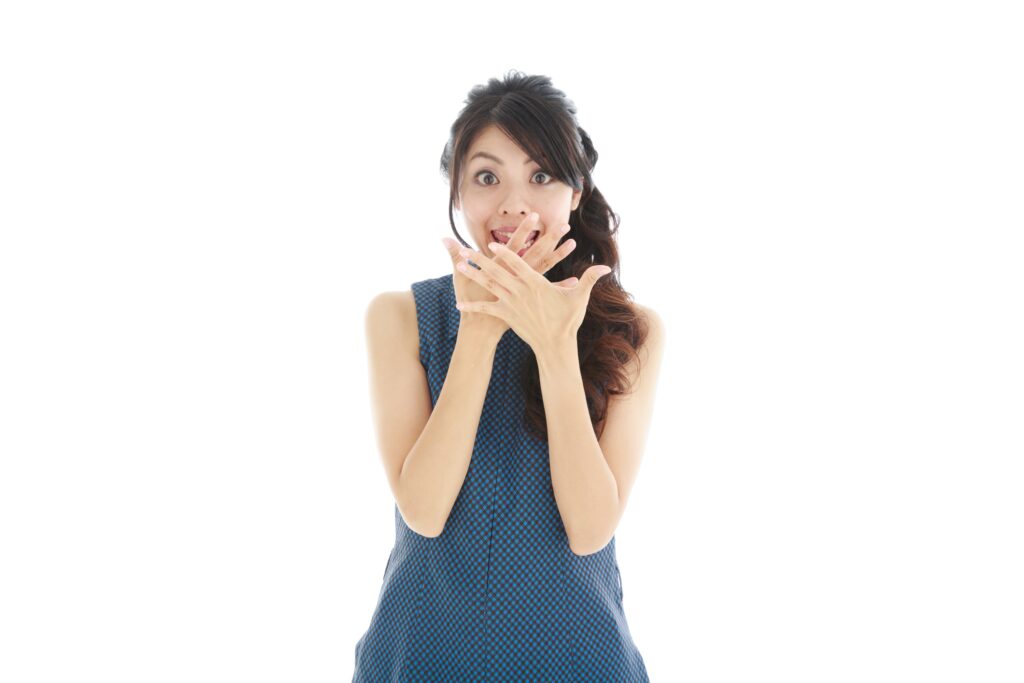 ホメオパシー 生理痛 驚いている女性