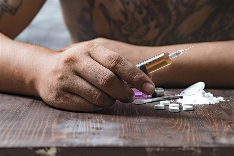 ホメオパシー 効果ない 感情 ドラッグと注射器