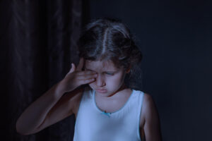 インナーチャイルドが傷ついている子供 泣いている子供