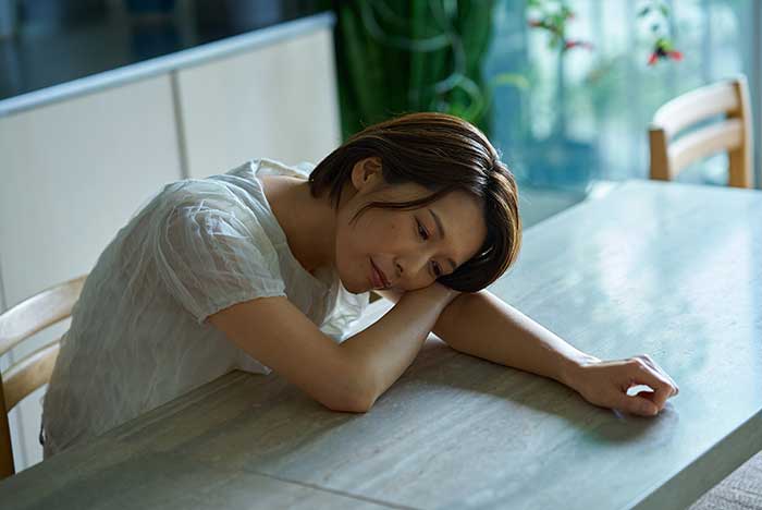 体調不良 好転反応で体調が悪い女性