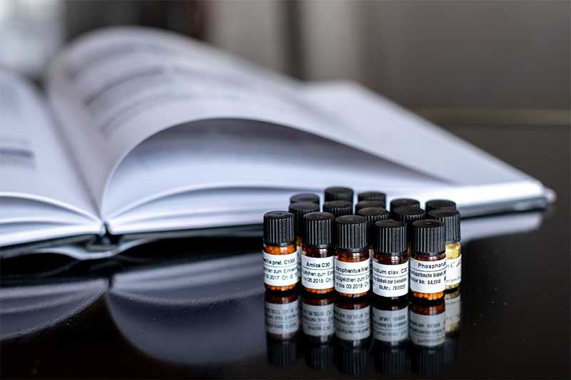 ホメオパシー 更年期 関節痛 レメディー ホメオパシーの書籍とレメディー