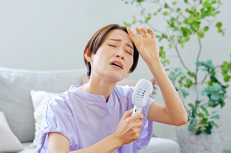 暑がりな女性